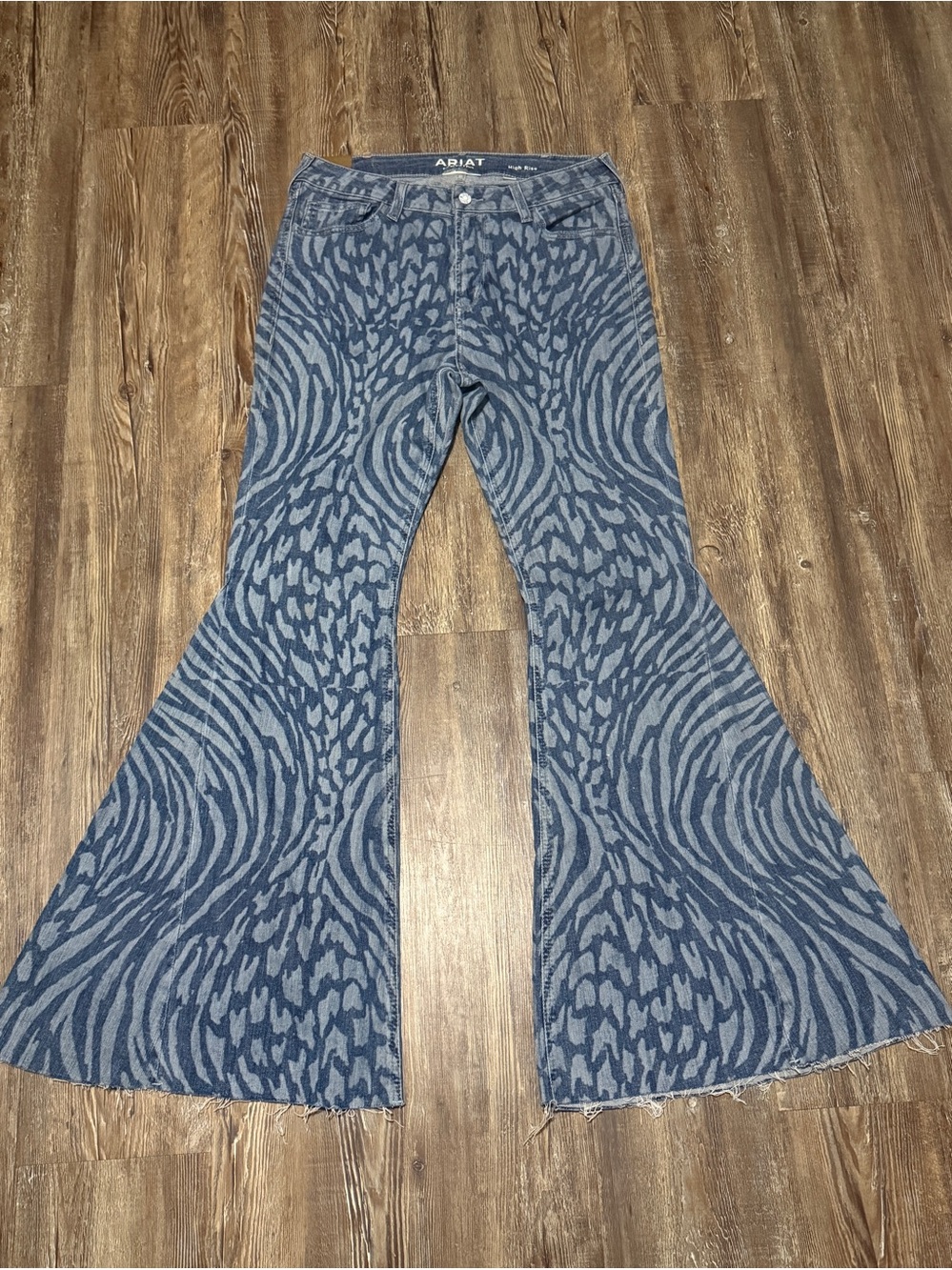 Ariat High Rise Flare Jeans Women's 31R Raw Hem in Animal Laser Print Bell Botto